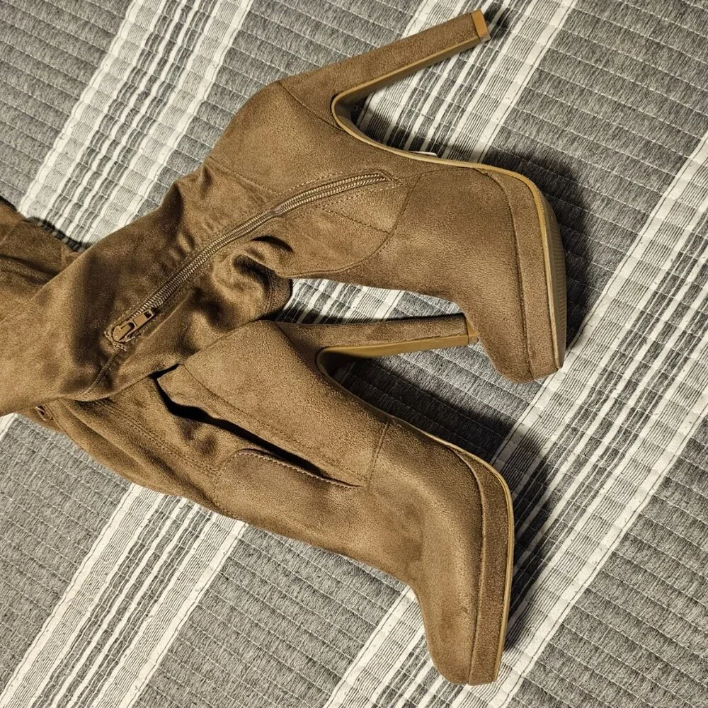CHARLOTTE RUSSE LIGHT BROWN KNEE HIGH BOOTS SIZE 8